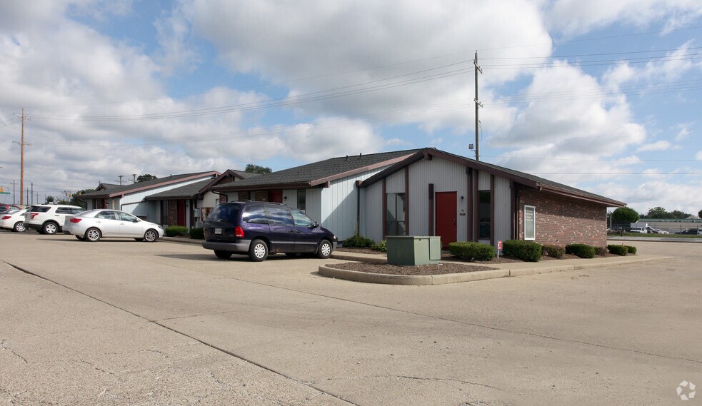 1400 E Pugh Dr, Terre Haute, IN à louer - Photo de l’immeuble – Image 2 sur 2