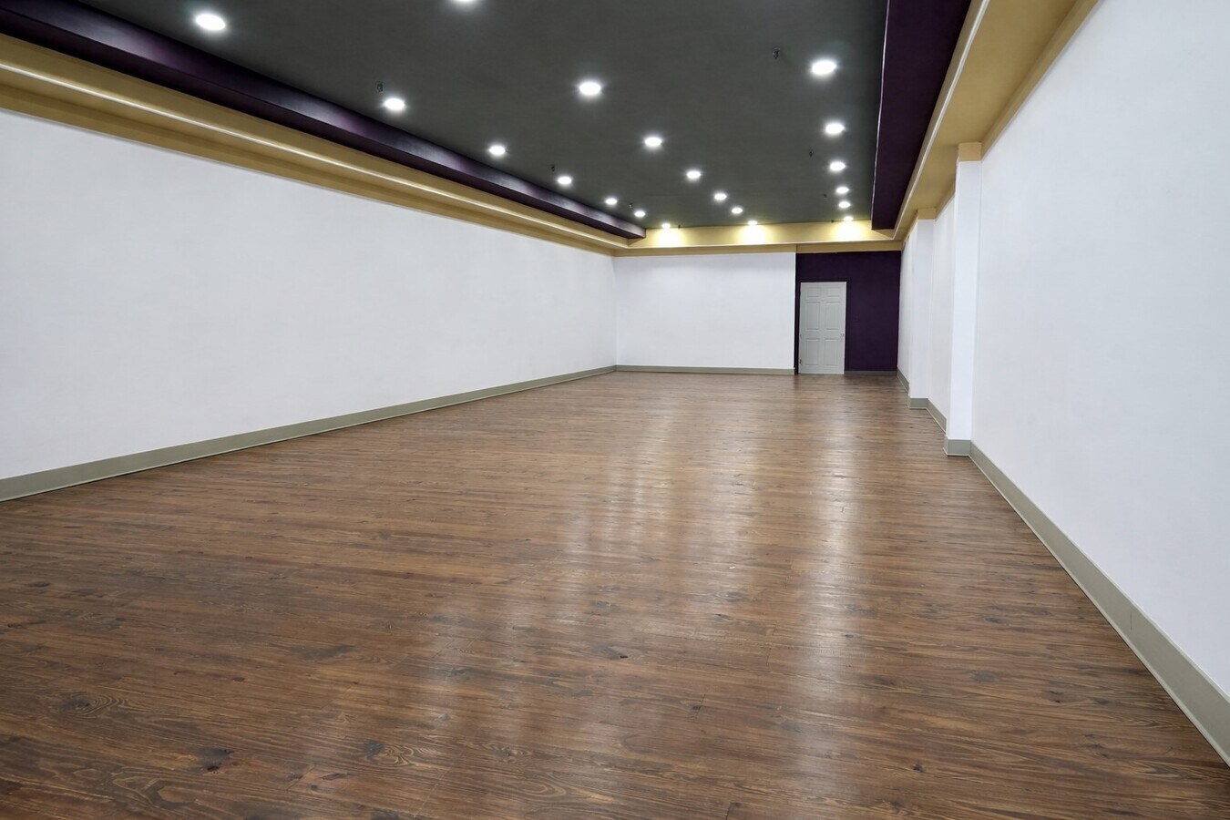 3 S Main St, Orange, MA 01364 - Lot 3 - - Photo intérieure - Image 1 of 7