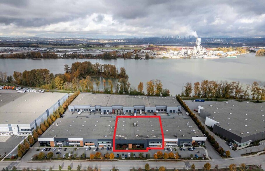 Units 106-108 7717 Beedie Way, Delta portefeuille de 3 biens à vendre sur LoopNet.fr - Aérien – Image 3 sur 6