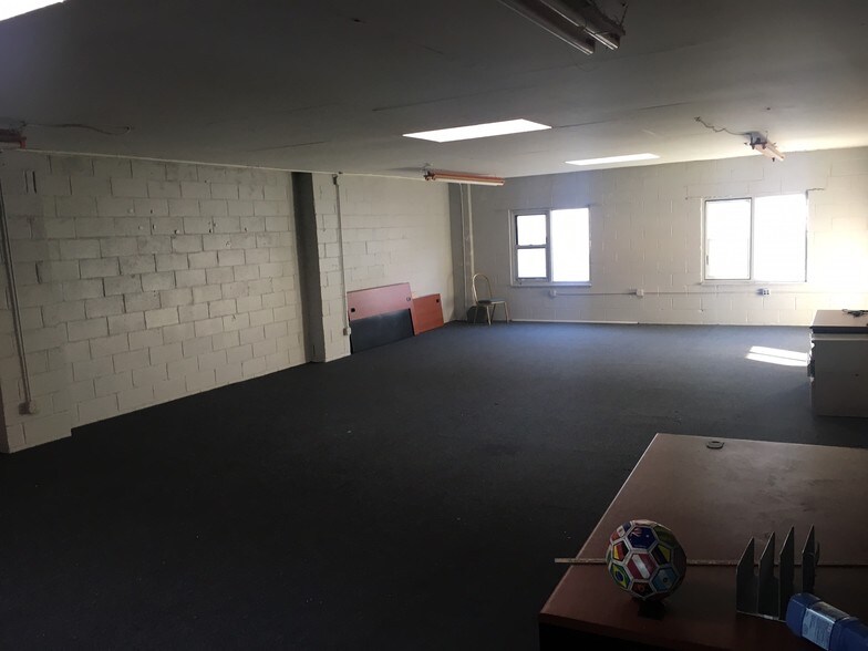 24-24 49th St, Astoria, NY à vendre - Photo de l’immeuble – Image 3 sur 7