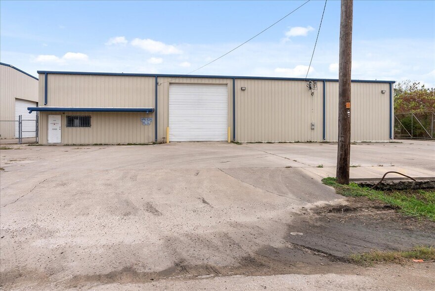 820 Mcbride Ln, Corpus Christi, TX à louer - Photo de l’immeuble – Image 3 sur 18