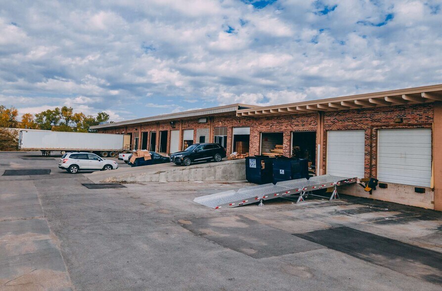 8918-8958 J St, Omaha, NE à louer - Photo de l’immeuble – Image 2 sur 9