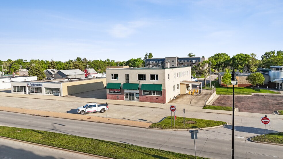 133 W Main Ave, West Fargo, ND à louer - Photo de l’immeuble – Image 3 sur 9