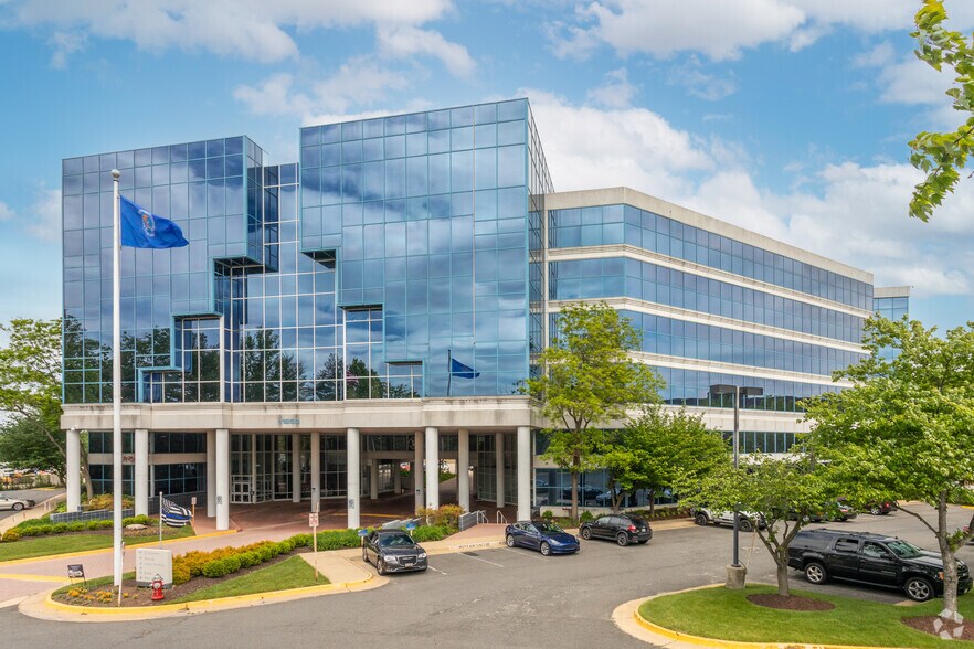 11250 Waples Mill Rd, Fairfax, VA à louer - Photo de l’immeuble – Image 2 sur 2