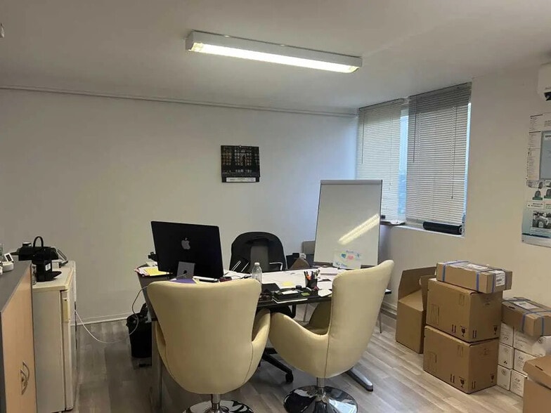 Local d’activités dans Saint-Jean-d'Illac à louer - Photo intérieure – Image 2 sur 4