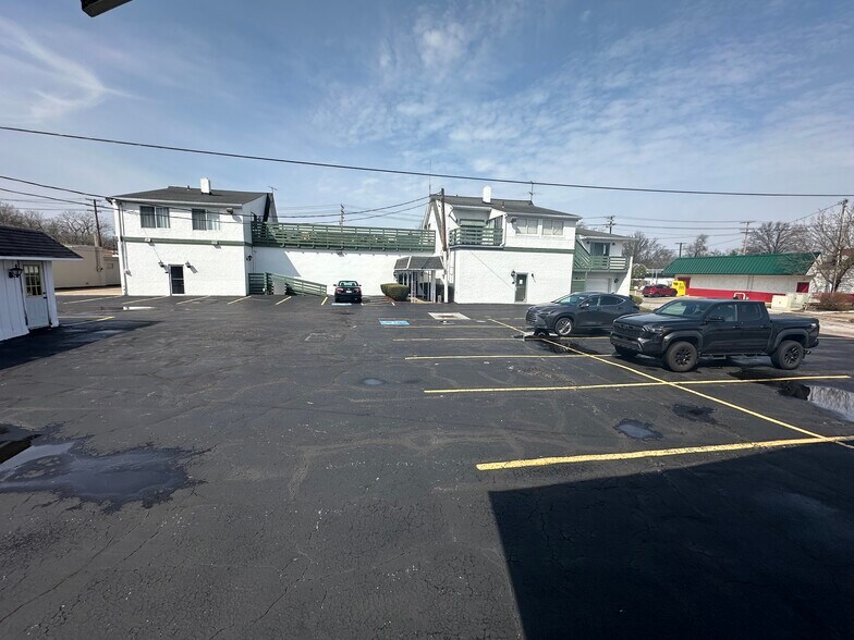 4171 Rocky River Dr, Cleveland, OH à vendre - Photo de l’immeuble – Image 3 sur 33