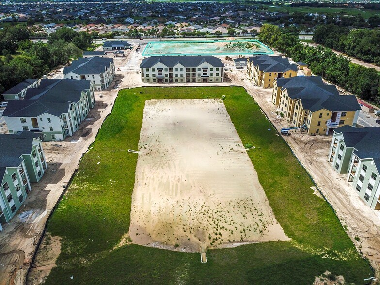305 County Road 466A, Fruitland Park, FL à vendre - Photo de l’immeuble – Image 3 sur 13