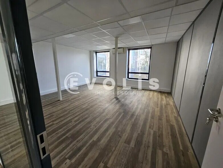 Bureau dans Antony à vendre - Photo de l’immeuble – Image 3 sur 27