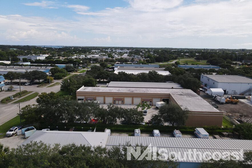 3330-3382 SE Gran Park Way, Stuart, FL à louer - Photo de l’immeuble – Image 2 sur 7