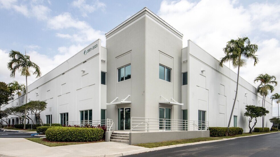 2001-2023 NW 84th Ave, Miami, FL à louer - Photo principale – Image 1 sur 3