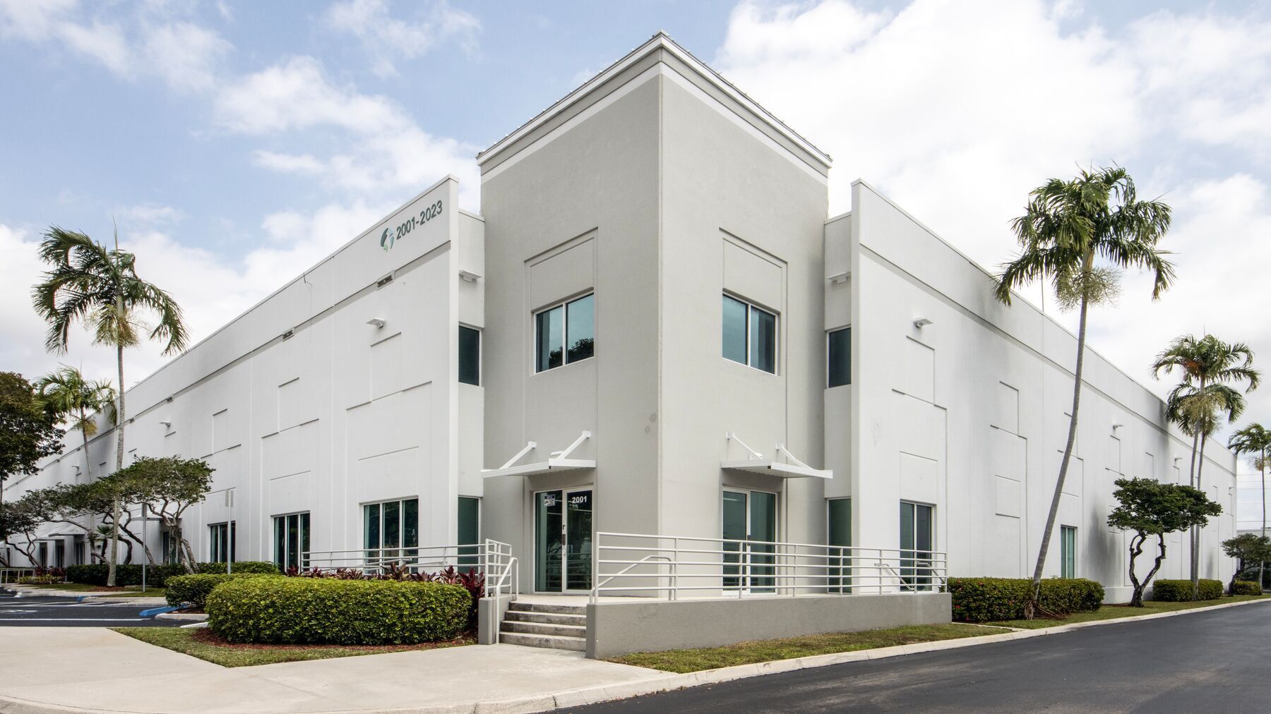 2001-2023 NW 84th Ave, Miami, FL à louer Photo de l’immeuble– Image 1 sur 4