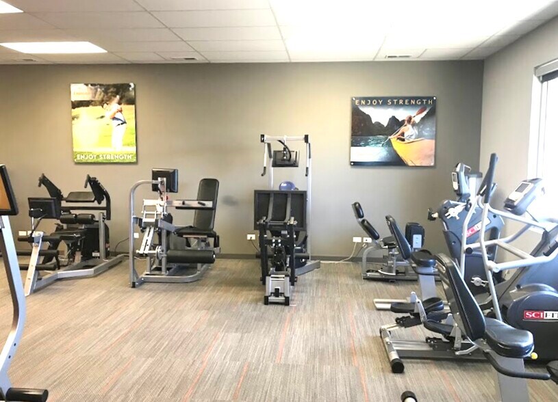2111 Northwinds Dr, Dyer, IN à louer - Photo de l’immeuble – Image 3 sur 7