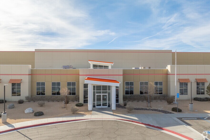 18880 Navajo Rd, Apple Valley, CA à vendre - Photo de l’immeuble – Image 2 sur 9