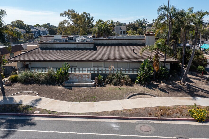 8082 Adams Ave, Huntington Beach, CA à vendre - Photo de l’immeuble – Image 2 sur 14