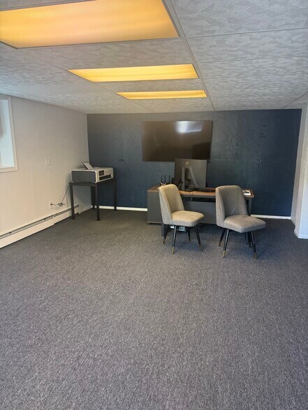 16 Harrington Ave, Shrewsbury, MA à louer - Photo de l’immeuble – Image 2 sur 8