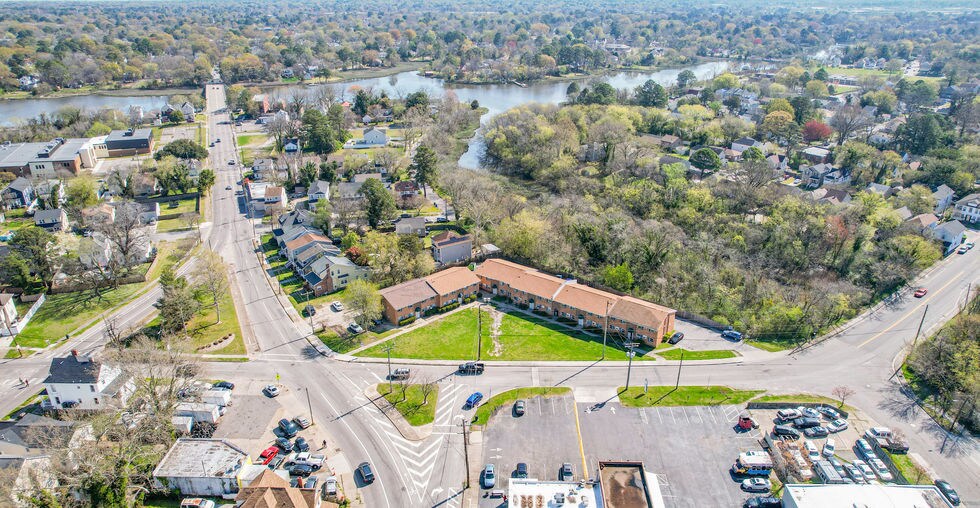 2500 Leo St, Norfolk, VA à vendre - Aérien – Image 1 sur 11