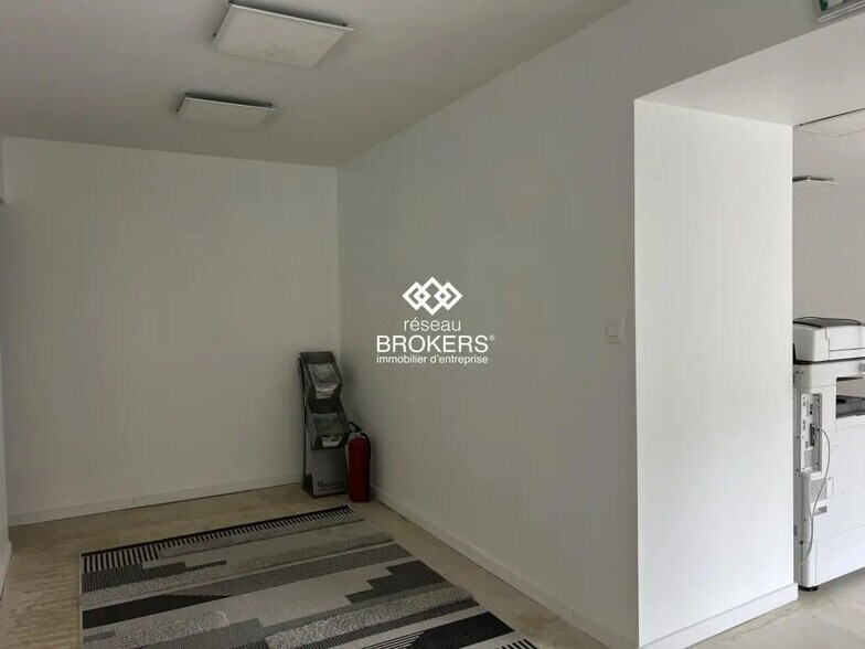 Local commercial dans La Verpillière à vendre - Photo intérieure – Image 3 sur 7