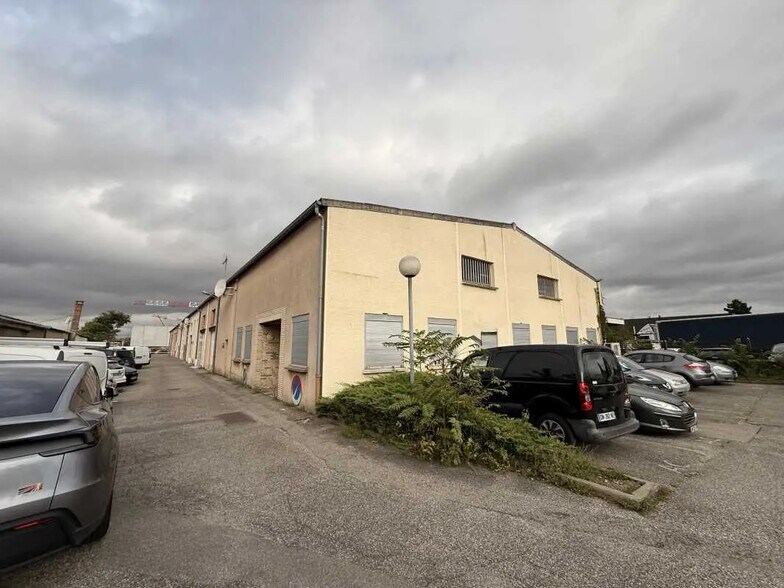Bureau dans Décines-Charpieu à louer - Photo de l’immeuble – Image 2 sur 16