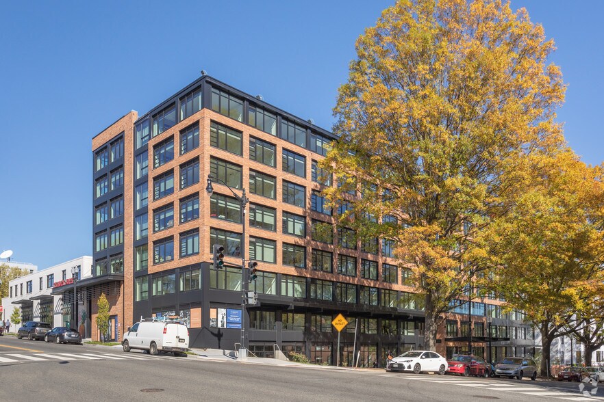 2101 Wisconsin Ave NW, Washington, DC à louer - Photo de l’immeuble – Image 3 sur 38