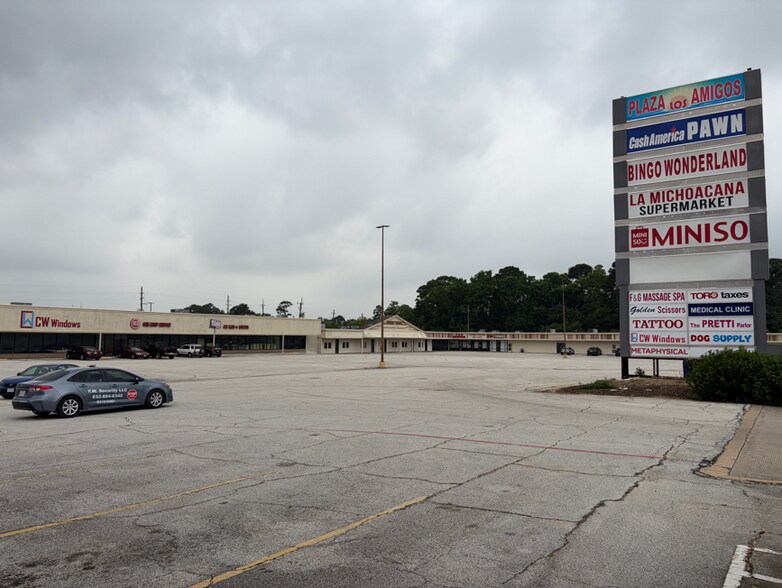 2560 E FM 1960 Rd, Houston, TX à louer - Photo de l’immeuble – Image 3 sur 10