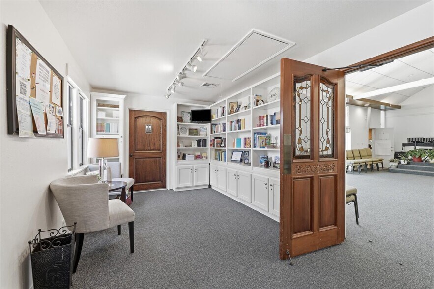 10724 Barman Ave, Culver City, CA à vendre - Photo de l’immeuble – Image 3 sur 9