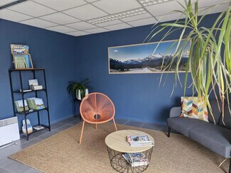 Plus de détails pour Local d'activités à louer