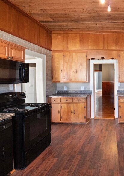 615 E Main St, Scottsville, KY à vendre - Photo intérieure – Image 2 sur 25