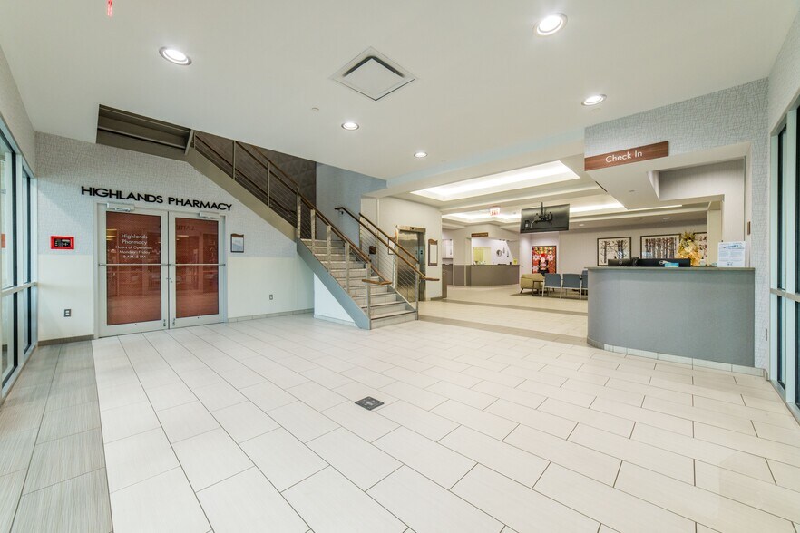 808 S 52nd St, Rogers, AR à vendre - Hall d’entrée – Image 3 sur 9