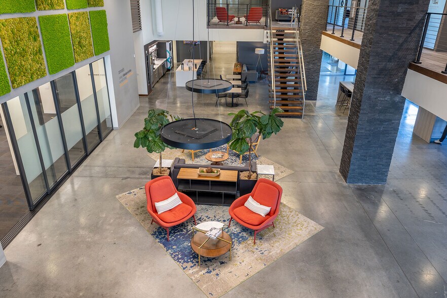 11220 W Burleigh St, Wauwatosa, WI à louer - Photo de l’immeuble – Image 2 sur 9