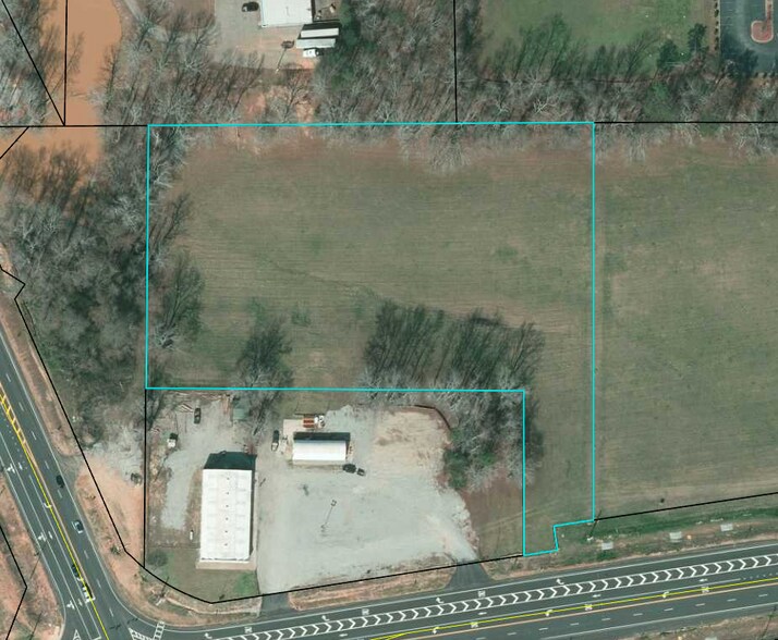 18 Highway 16 E, Newnan, GA à vendre - Photo de l’immeuble – Image 1 sur 2
