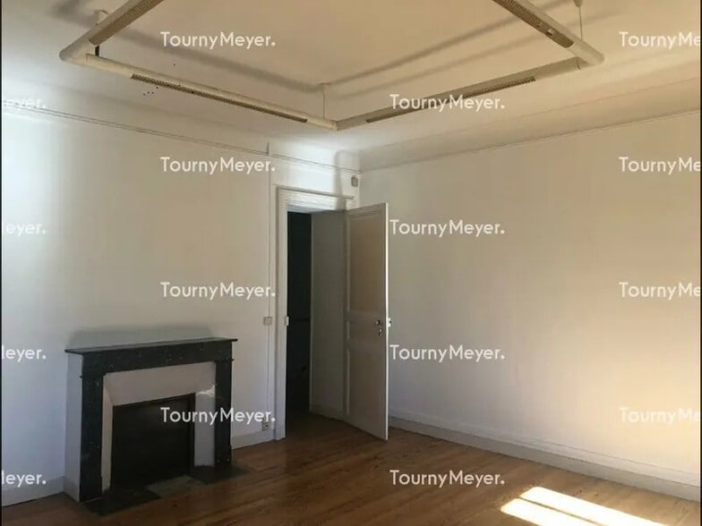 Bureau dans Pau à vendre - Photo de l’immeuble – Image 3 sur 11