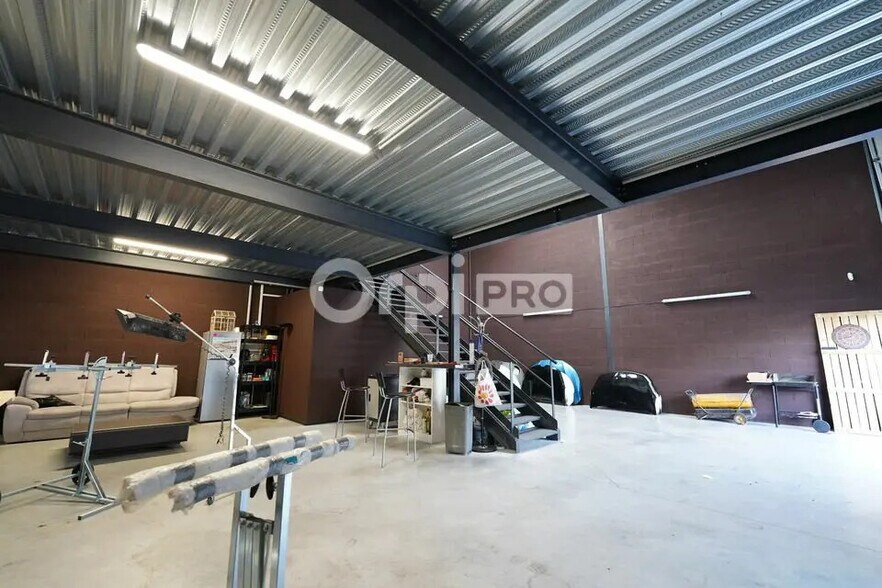 Local d’activités dans Genay à louer - Photo de l’immeuble – Image 2 sur 7