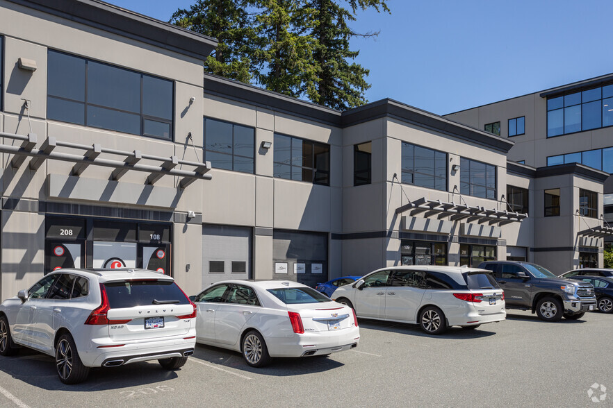 15292 Croydon Dr, Surrey, BC à louer - Photo de l’immeuble – Image 3 sur 8