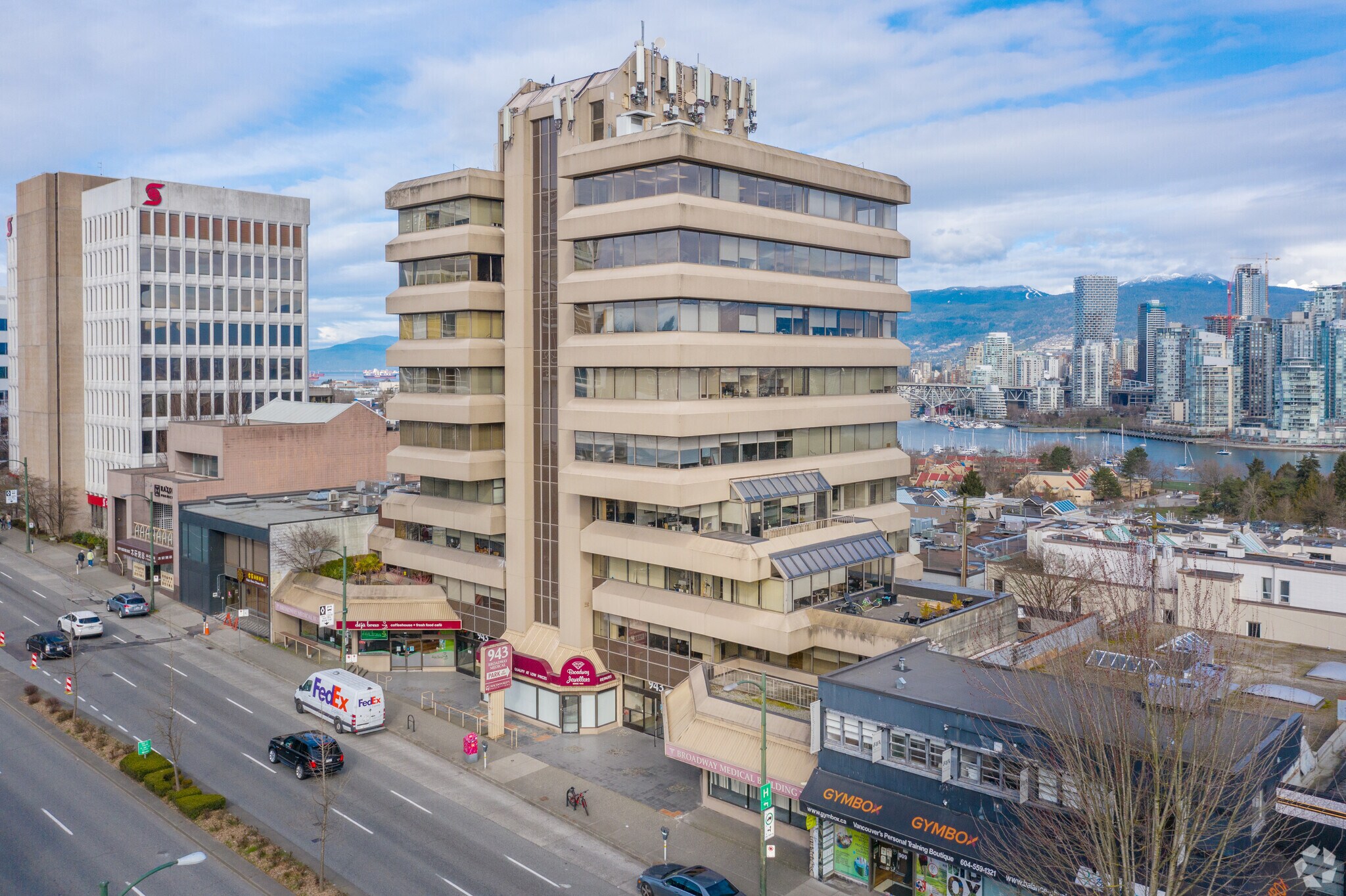 943 W Broadway, Vancouver, BC à vendre Photo principale– Image 1 sur 16
