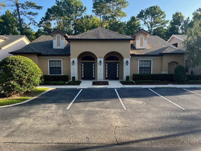 1900 Town Plaza Ct, Winter Springs, FL à vendre - Photo de l’immeuble – Image 1 sur 18