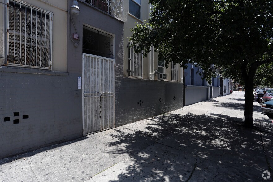 750 Normandie Ave, Los Angeles, CA à vendre - Photo de l’immeuble – Image 3 sur 8