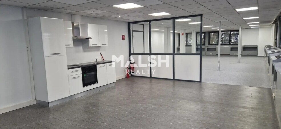 Bureau dans Villeurbanne à louer - Photo de l’immeuble – Image 2 sur 11