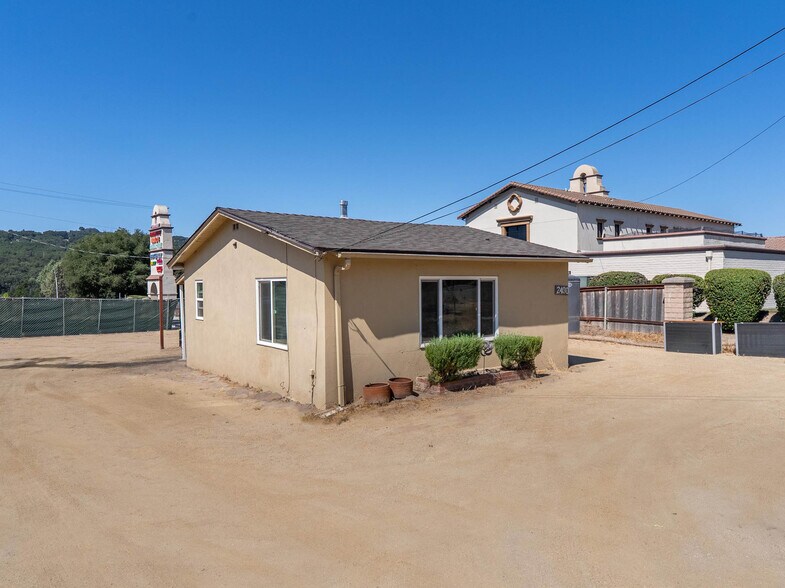 2400 El Camino Real, Atascadero, CA à vendre - Photo de l’immeuble – Image 2 sur 16