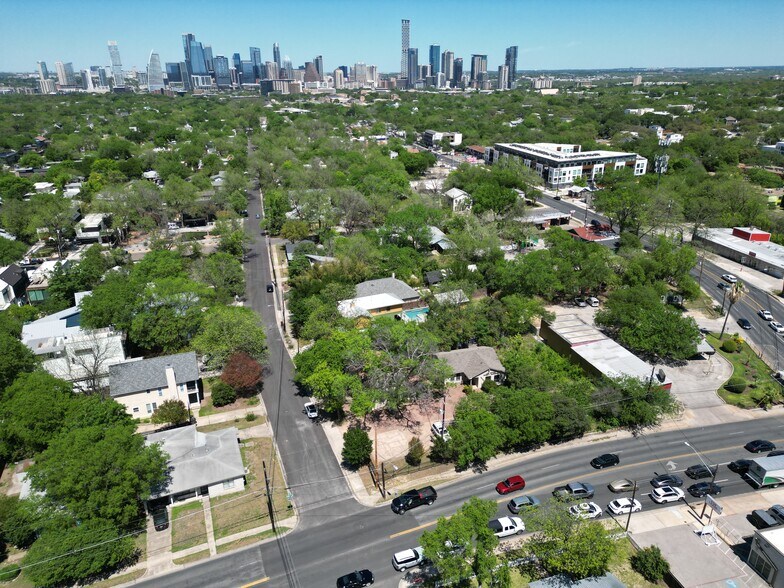 South Austin Office / Redevelopment Play portefeuille de 2 biens à vendre sur LoopNet.fr - Photo de l’immeuble – Image 3 sur 10