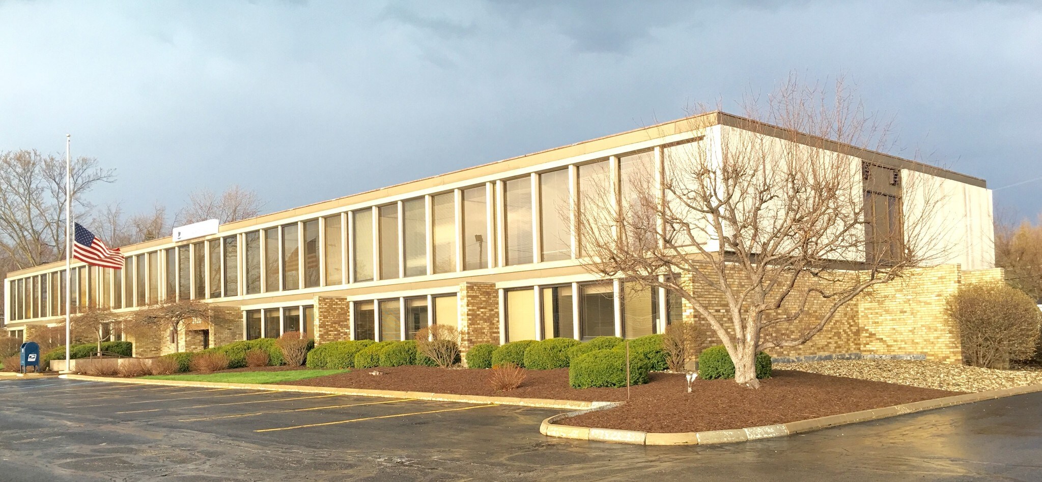 2420 N Coliseum Blvd, Fort Wayne, IN à louer Photo principale– Image 1 sur 5