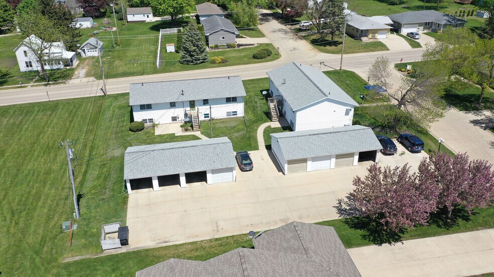 414 7th St SE, Oelwein, IA à vendre - Photo de l’immeuble – Image 3 sur 6