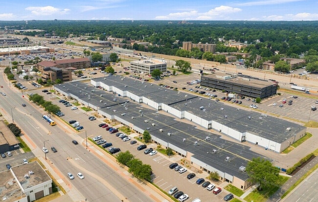Plus de détails pour 7850-7890 12th Ave S, Bloomington, MN - Industriel/Logistique à louer