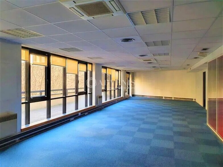 Bureau dans Issy-les-Moulineaux à louer - Photo de l’immeuble – Image 2 sur 8