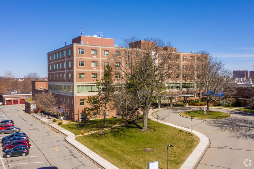 799 Concord Ave, Cambridge, MA à louer - Photo de l’immeuble – Image 1 sur 4