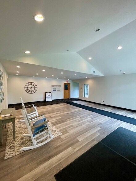 1400 E Genesee St, Skaneateles, NY à louer - Hall d’entrée – Image 3 sur 10