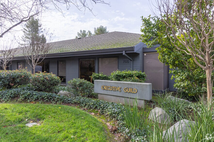 755-797 University Ave, Sacramento, CA à louer - Photo principale – Image 1 sur 6