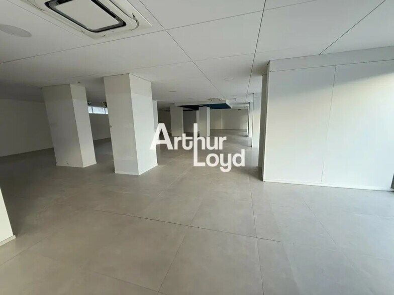 Local commercial dans Saint-Laurent-du-Var à louer - Photo intérieure – Image 2 sur 4