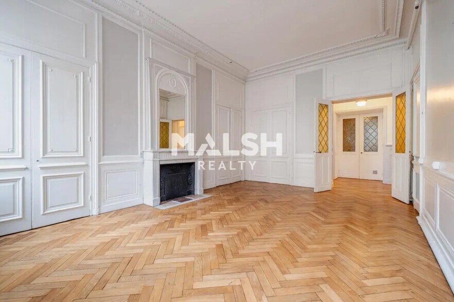 Bureau dans Lyon à vendre - Photo de l’immeuble – Image 3 sur 10