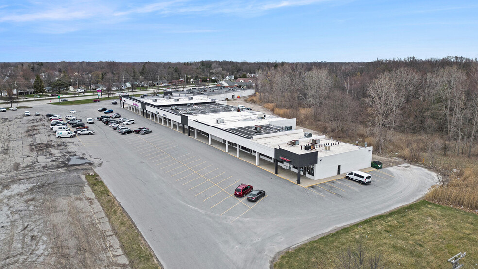 2055 Gratiot Blvd, Marysville, MI à louer - Photo de l’immeuble – Image 3 sur 33