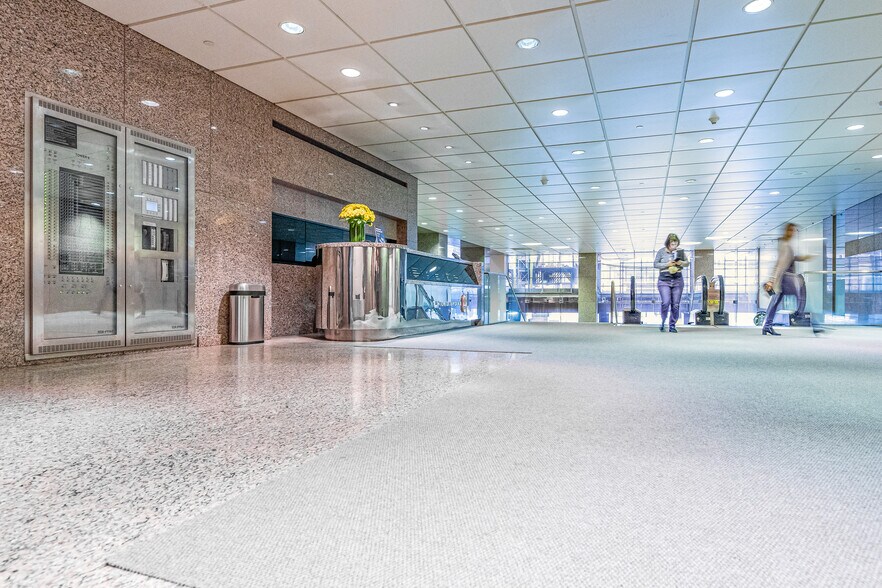 95 Wellington St W, Toronto, ON à louer - Hall d’entrée – Image 2 sur 21
